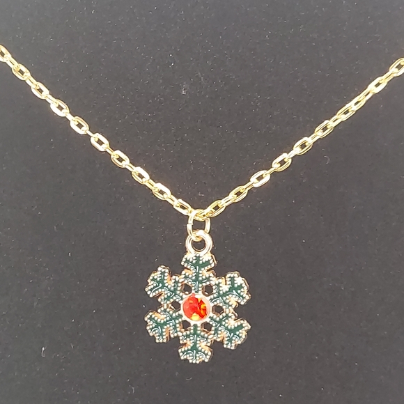 Jewelry - Gold Tone Snowflake Pendant Necklace